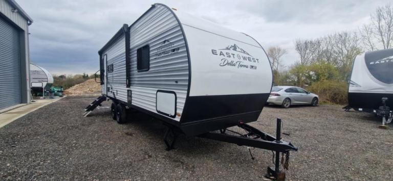 American Caravan 5th Wheel Forest River East To West Della Terra 240RL exdisplay
