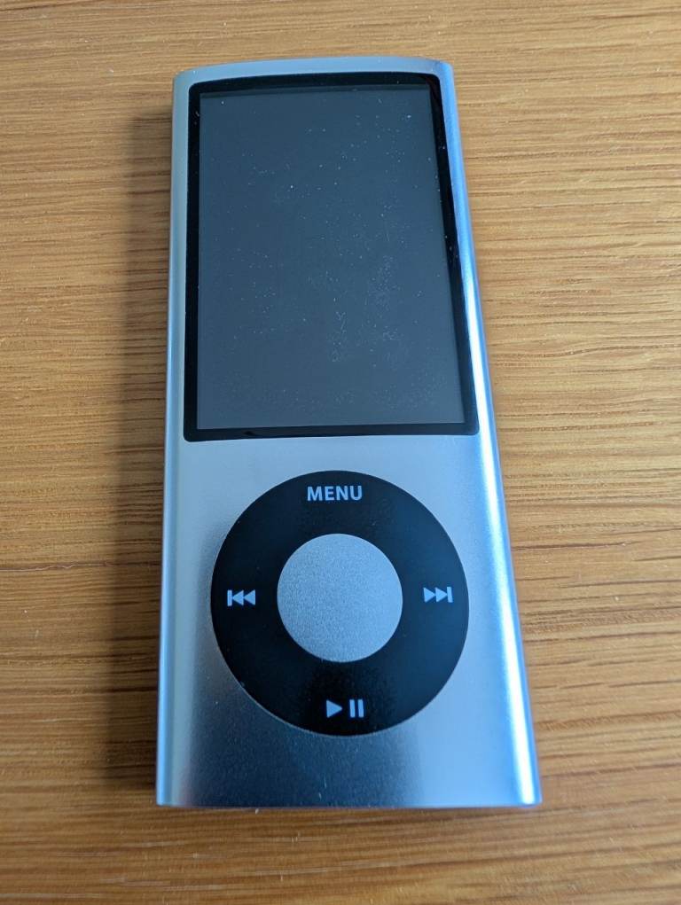 Apple iPod Nano 5th Generation 16GB Silver with Camera - MINT CONDITION