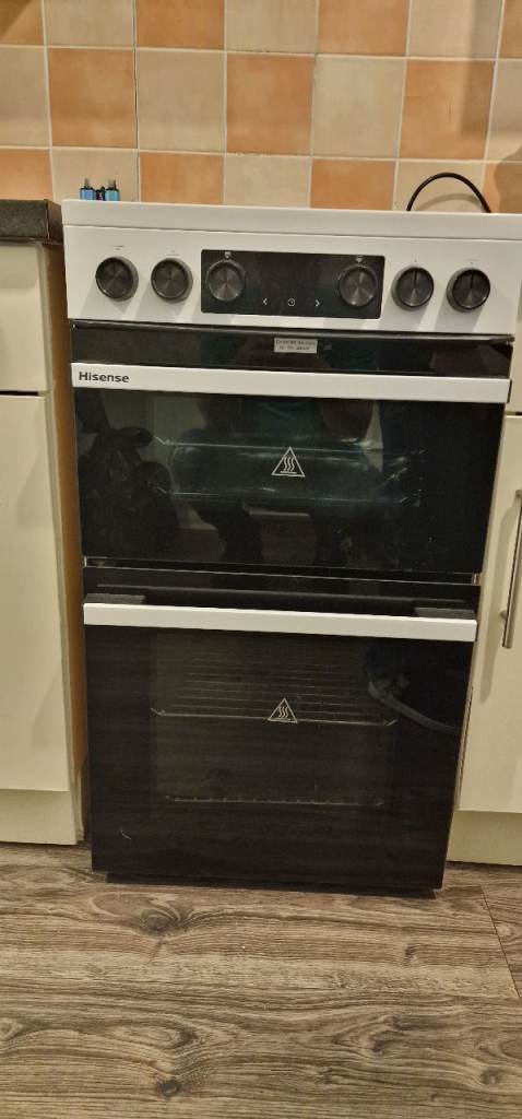Hisense Freestanding Electric Cooker with Ceramic Hob. SPARES OR REPAIRS