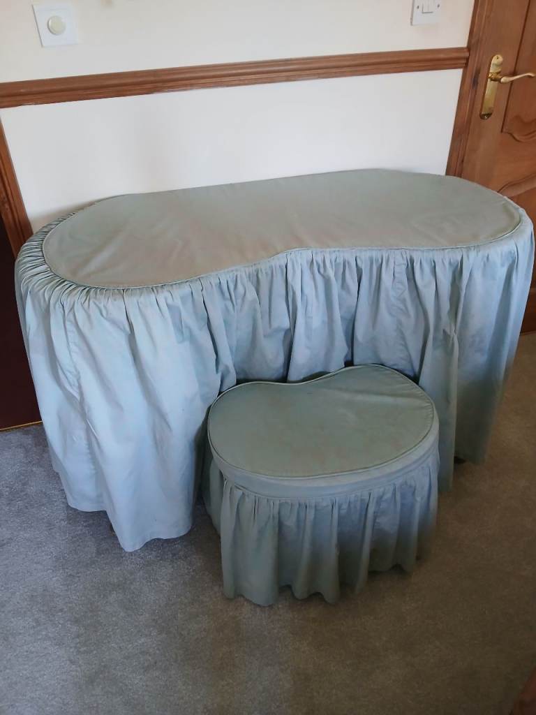 Kidney shape dressing table, stool and covers
