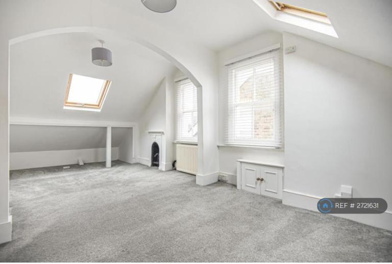 Studio flat in Burgoyne Road, London, SE25 (#2721631)