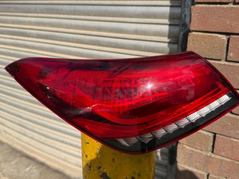 2019 cla 200 Benz rear left light 