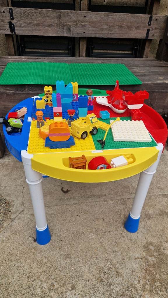 Lego & Duplo play table, boards & Duplo bricks