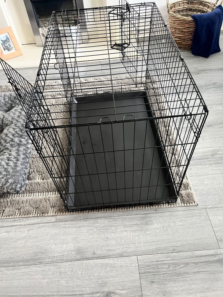 Dog Crate 36 inch plus Grey Dog Bed Excellent Condition 