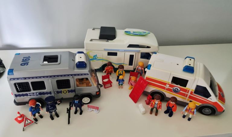 3 Playmobil vehicles and characters