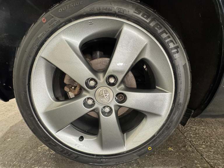 TOYOTA AURIS 1.8 VVT-h T4 2012