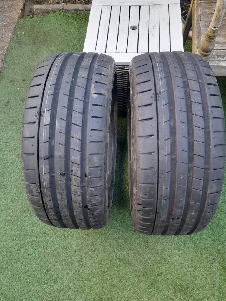 Pair of 225 40 19 Tyres with 8mm Tread in West London 
