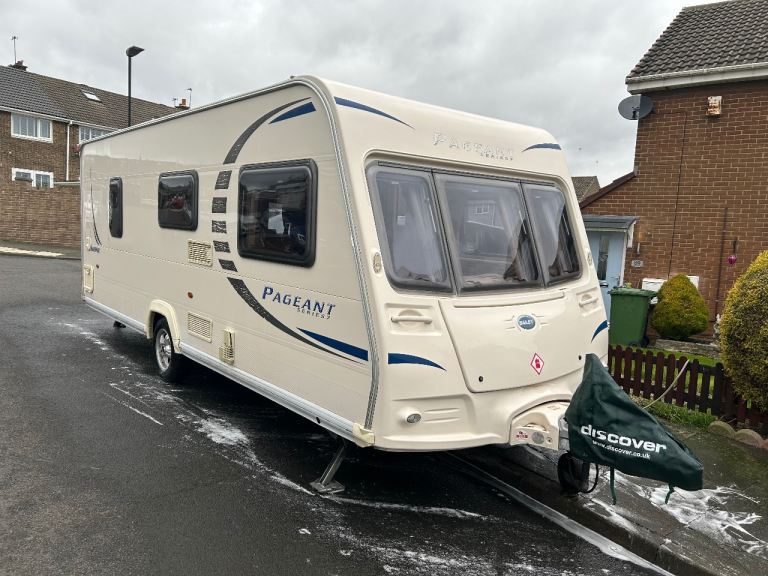 Bailey pageant series 7 burgundy fixed bed 2010