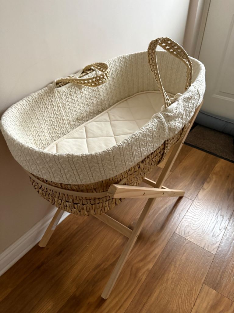 Little Green Sheep Moses basket 