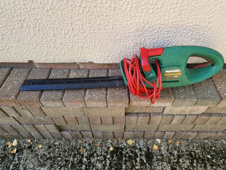 Qualcast Hedgemaster 420 corded hedge cutter
