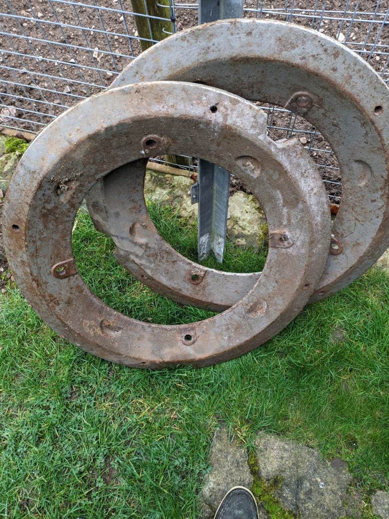 Tractor wheel weights 