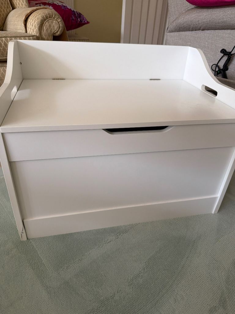 White Wooden Toy Box / Storage Bench – Good Condition