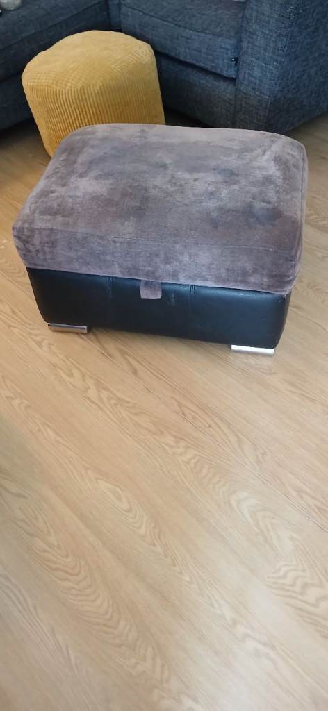 Footstool/pouffe with storage