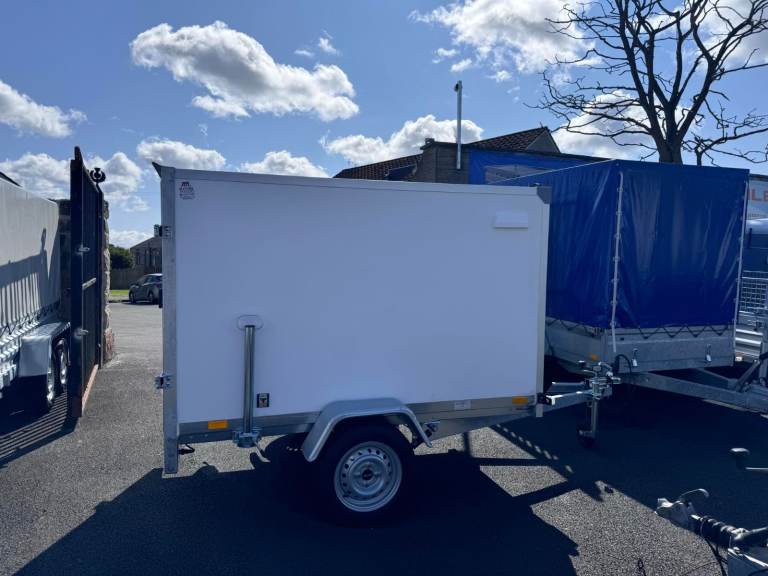 Brand New 6,8ft x 3,8ft x 4,1ft Single axle Box trailer with Barn doors 750KG Un braked