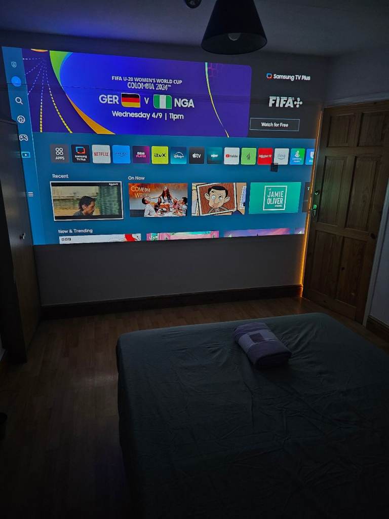 Large double room available for immediate occupancy