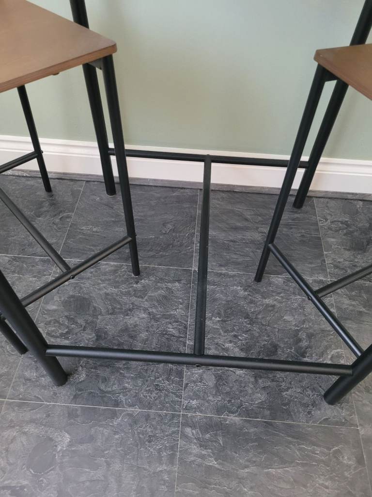 Breakfast  bar and stools