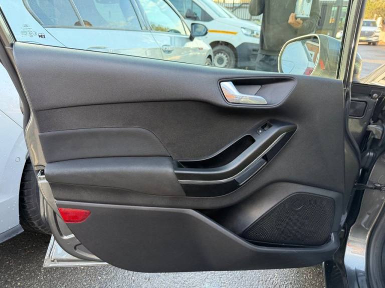 2018 Ford Fiesta 1.0T EcoBoost Zetec Hatchback 5dr Petrol Manual Euro 6 (s/s) (100 ps) Hatchback ...