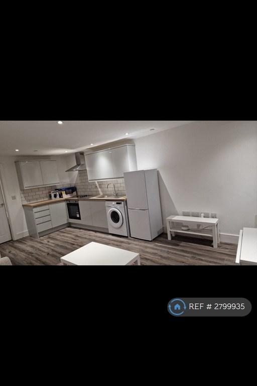 1 bedroom flat in Priory Street, Carmarthen, SA31 (1 bed) (#2799935)