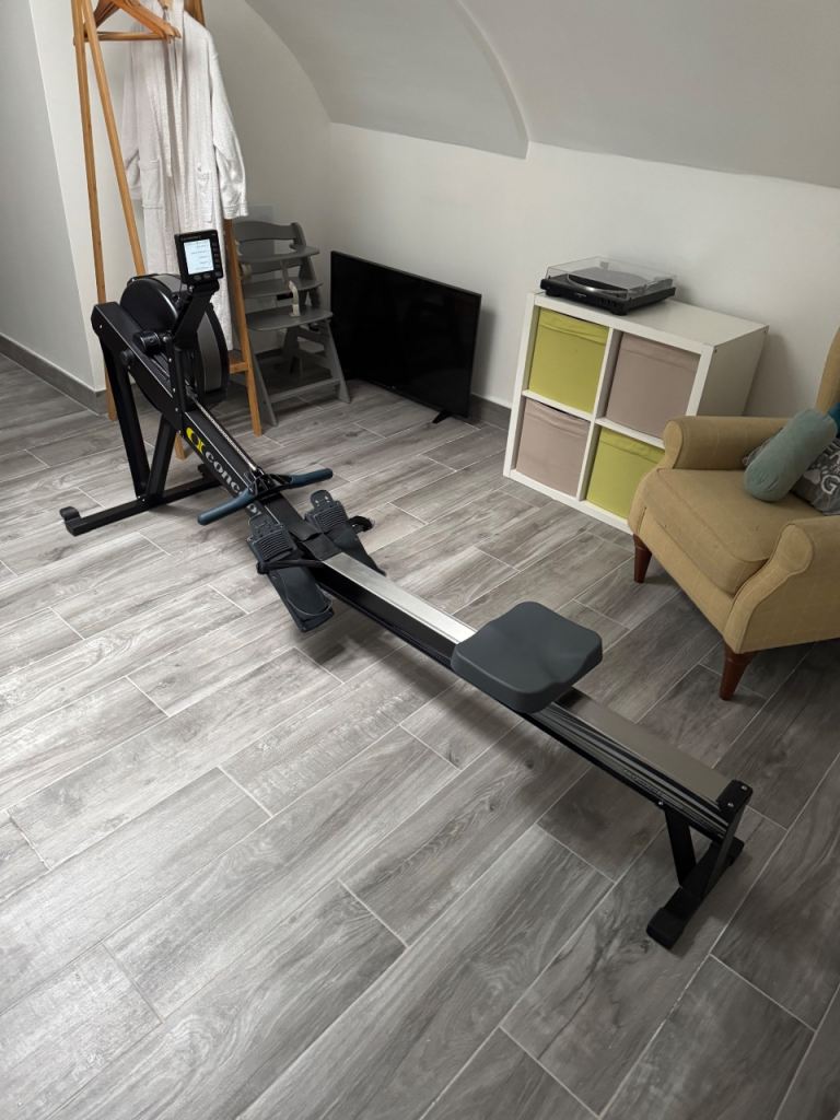 Concept 2 model d pm5 rowing machine 