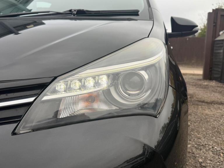 2016 Toyota Yaris 1.33 Dual VVT-i Design Euro 6 5dr HATCHBACK Petrol Manual