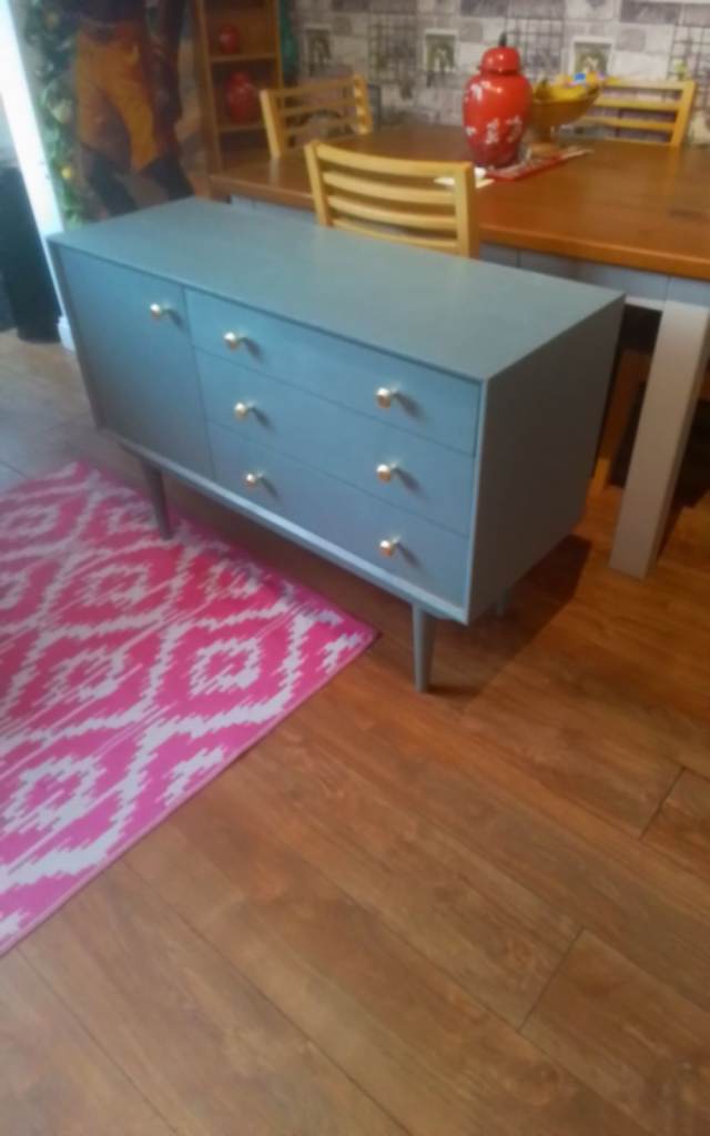 STYLISH SIDEBOARD 