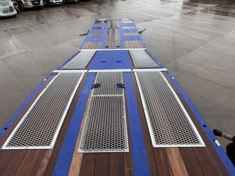 MAC 3 AXLE LOWLOADER WITH LIFTING DECK 