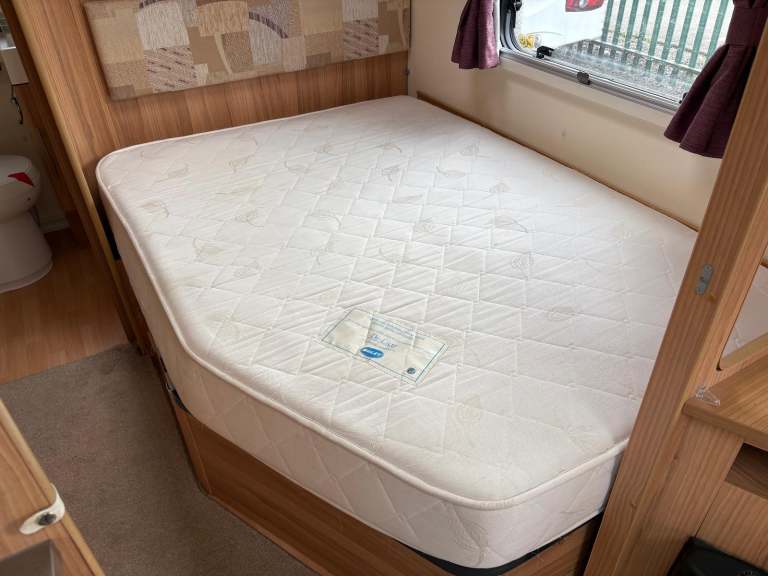 BAILEY PEGASUS VERONA - FIXED BED CARAVAN WITH END WASHROOM AND MOTORMOVER