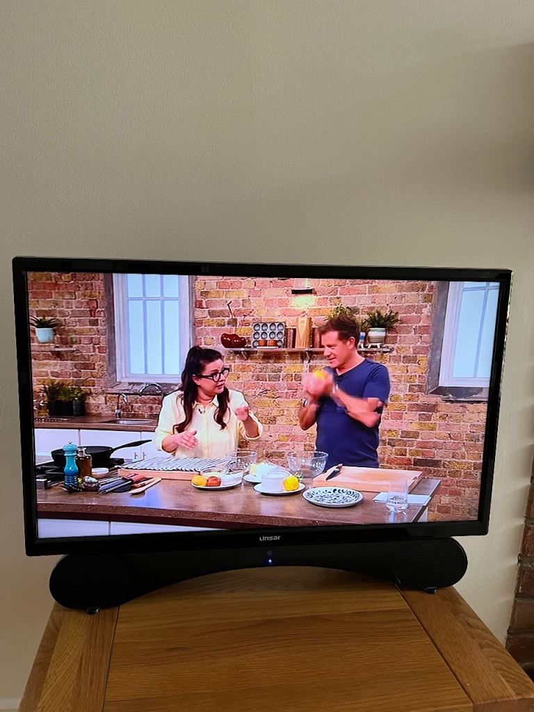 LINSAR TV 24” / 61cm