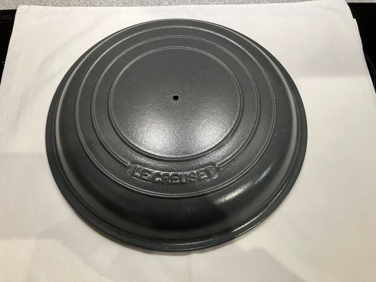 Le Creuset 30cm grey Cast Iron Lid - Used VGC