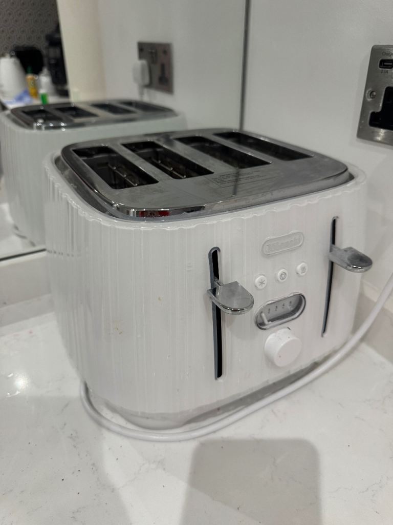 De'Longhi Ballerina Opalina White Toaster
