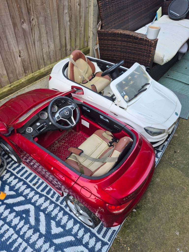 2 electric battery charging mercedes cars 