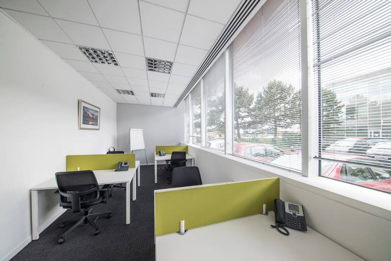 Slough - SL1 4DX \ Flexible Coworking Space with Desk Access