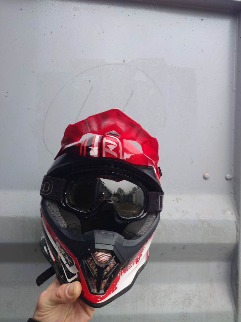 Kids wulf helmet with goggles £30