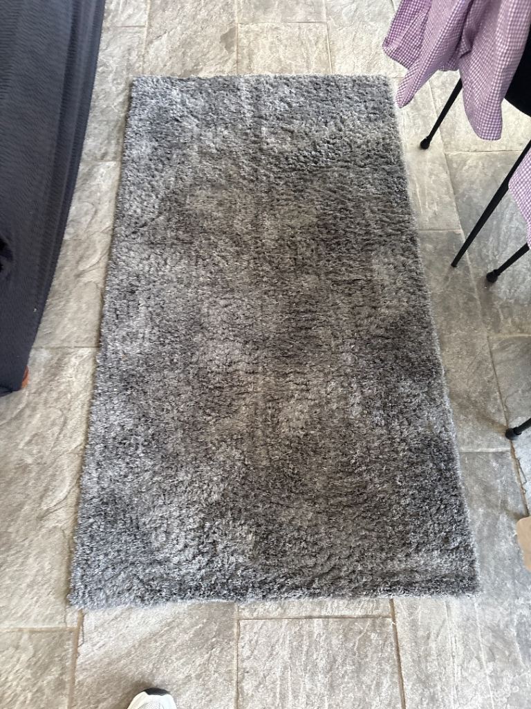 Grey rug (ikea)