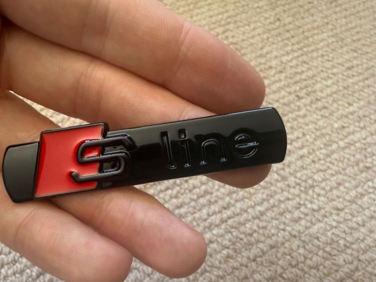 New S Line Metal Gloss Black Wing Fender Badges for Audi