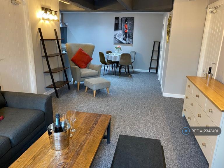 2 bedroom flat in High St, Northampton, NN7 (2 bed) (#2342401)