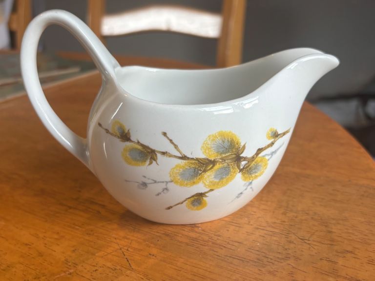 Midwinter Stylecraft Gravy Boat / Cream Jug – Pussy Willow Design