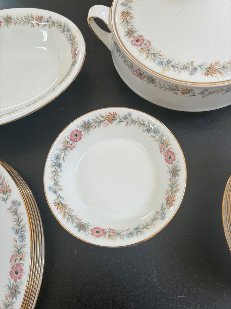 Royal Albert Dinner Service