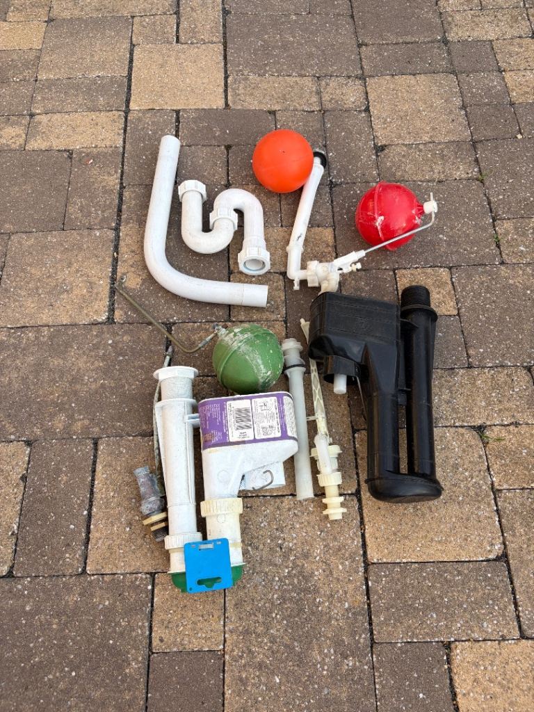 Toilet/Plumbing Fittings