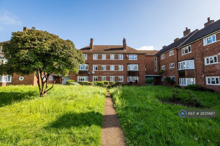 2 bedroom flat in Creswick Road, London, W3 (2 bed) (#2835687)