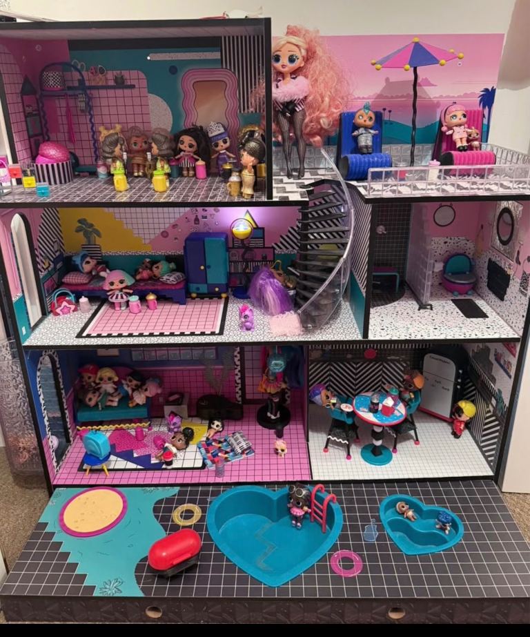 LOL doll house 