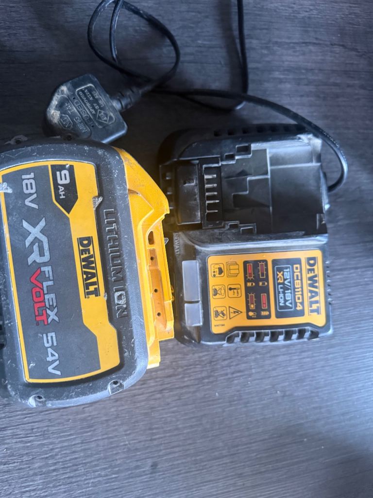 Dewalt XR Flexvolt 54V Battery and Charger