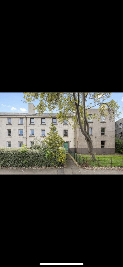 Beautifully presented 3 Double bedrooms 1st floor flat!! 