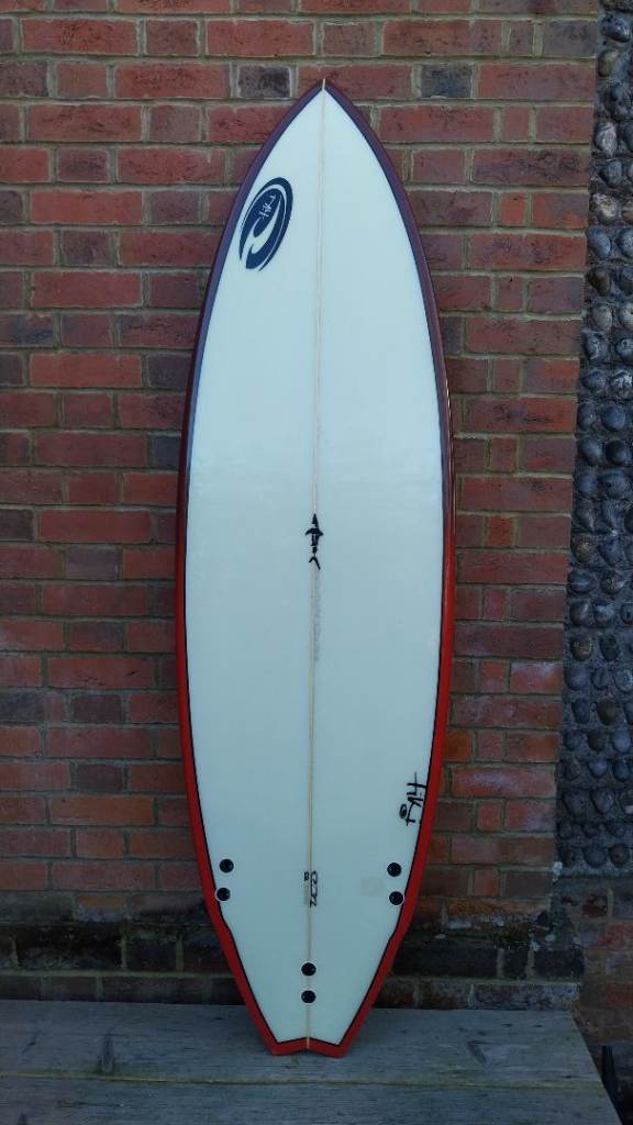 Surfboard 6ft great condition. Fits FCS fins. Tiki swallow tail