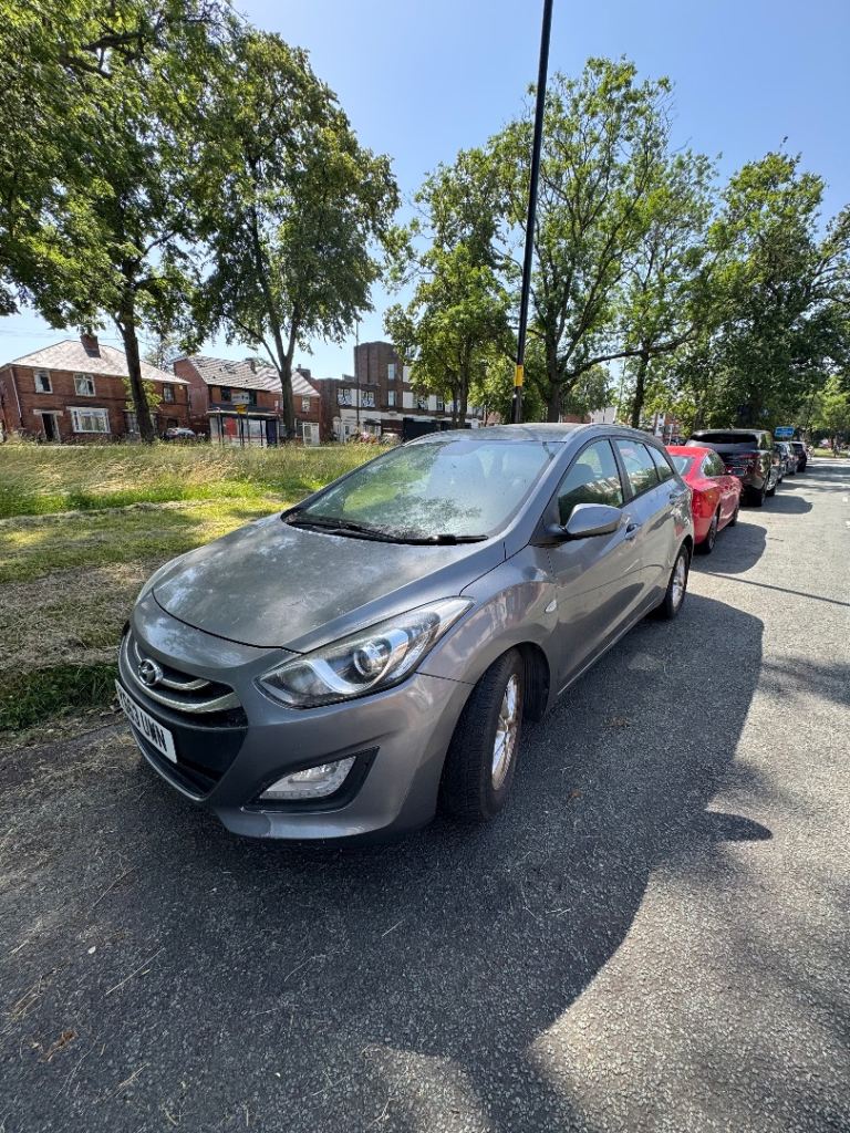 HYUNDAI I30 ESTATE 2013 BARGAIN FULL MOT
