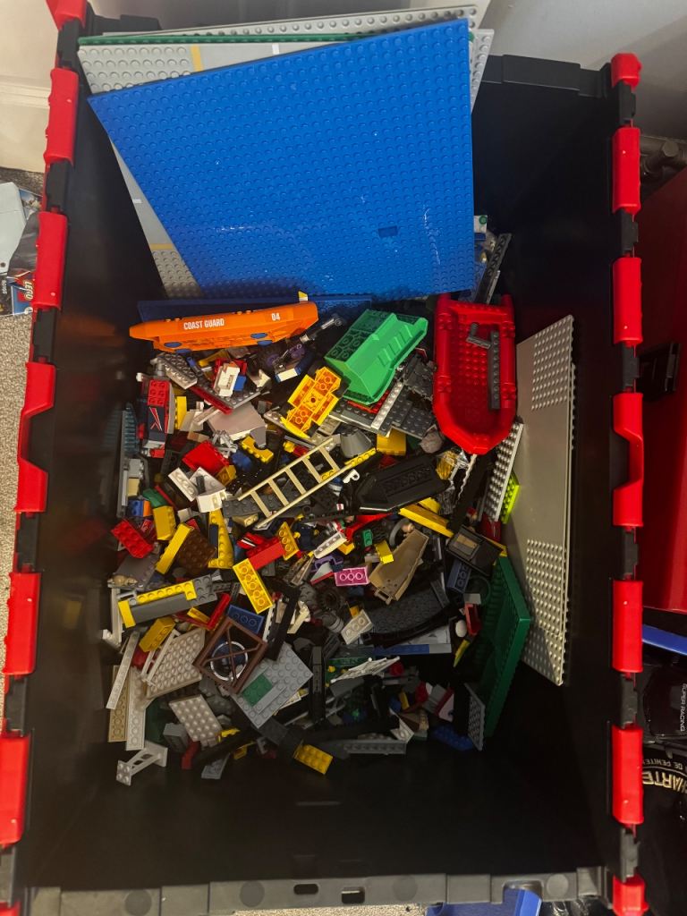 Gigantic box of Lego - Base plates, bricks, random pieces