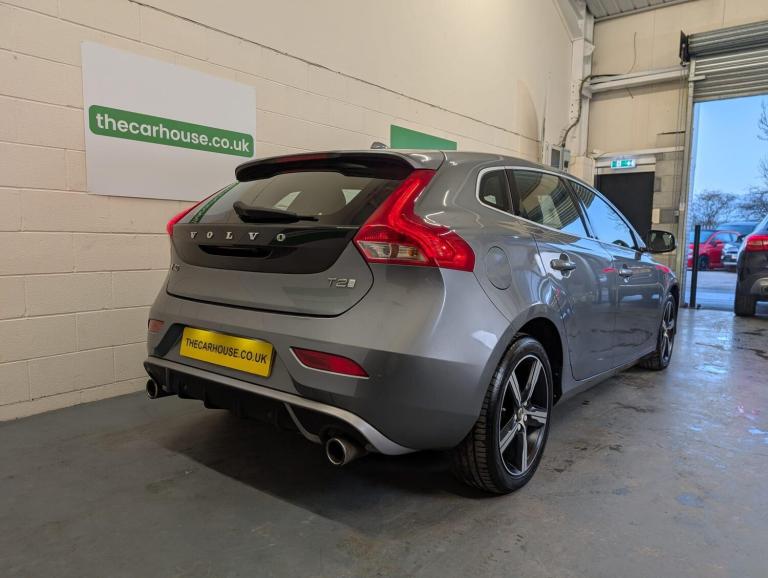 2019 Volvo V40 2.0 T2 GPF R-Design Nav Plus Euro 6 (s/s) 5dr HATCHBACK Petrol Manual