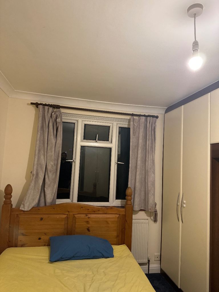Double room available to rent (Heathrow)