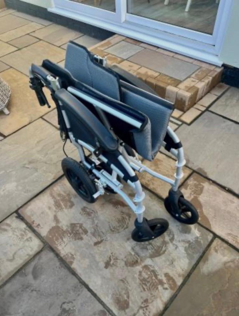 ⭐ KOMFI RIDER POWERPUSH BATTERY-ASSISTED WHEELCHAIR – AS NEW – USED UNDER 10 TIMES ⭐