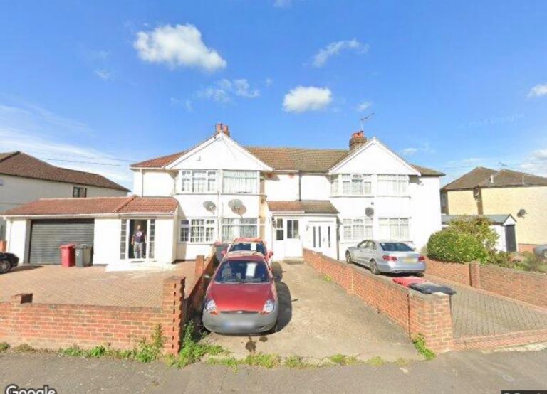 Newly refurbished 3 bedroom terraced house Central Slough